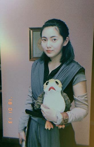 Rey with a Porg (Cosplay) and my thoughts about SW8 | Star Wars Amino