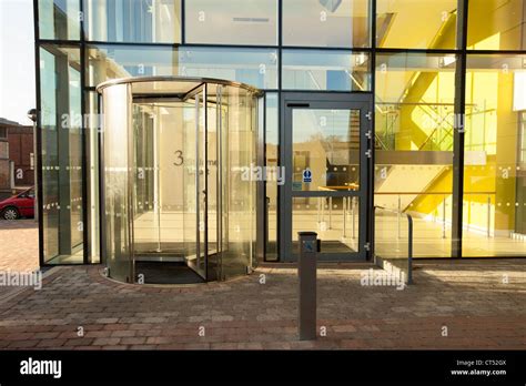 Revolving door bank hi-res stock photography and images - Alamy
