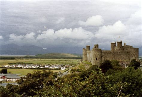 harlech castle – misfits' architecture