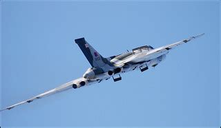 Avro Vulcan bomber XH558 | Shoreham airshow 2009 | Flickr