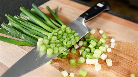 How To Chop Green Onions - Recipes.net