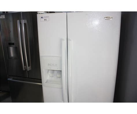 WHITE WHIRLPOOL DOUBLE DOOR REFRIGERATOR WITH WATER AND ICE