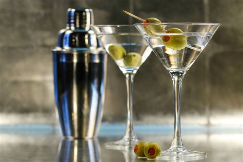 How to Make the Four Seasons' Gin Martini | GQ