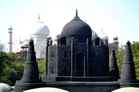 9 Dark And Untold Mysteries Of The Taj Mahal - Procaffenation