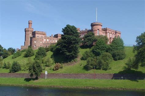 File:Inverness Castle from Bishops Road Inverness Scotland.jpg - Wikimedia Commons
