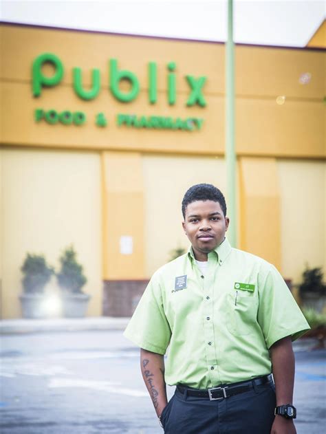 The Ideal Pants To Wear For Publix Employees | ShunVogue