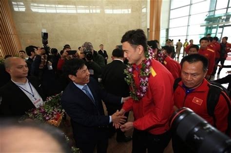 Vietnam’s national football team welcomed home