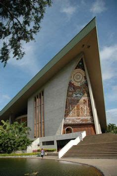 The traditional front of the Papua New Guinea national parliament house ...