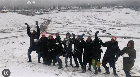 Fresh snowfall in Jammu and Kashmir, crowd of tourists in Gulmarg | Zee ...