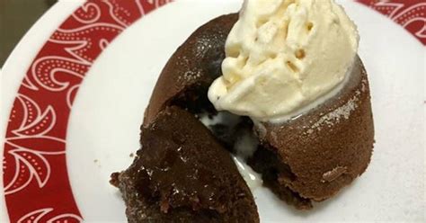 Molten lava cake with vanilla icecream Recipe by sreya ghosh - Cookpad