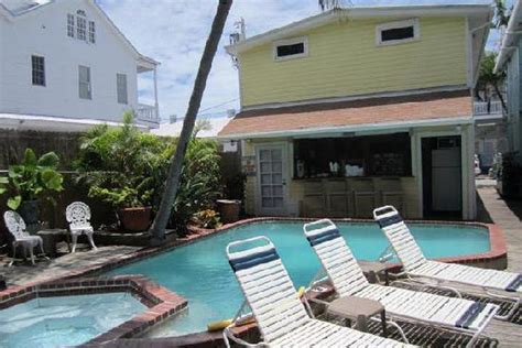 Pet Friendly Hotels & Resorts in Key West, FL - BringFido