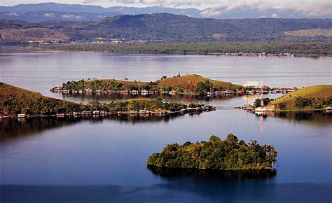 Eksotisme Danau Sentani, Papua | Indonesia Traveler