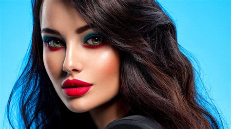 The Best Makeup Looks To Pair With Red Lipstick