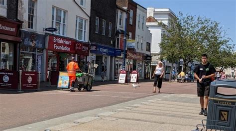 Bygone Years: Gosport High Street - The Gosport and Fareham Globe