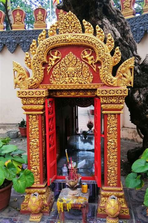 Half-Day Siem Reap Temples Tour with Dinner & Show | Siem Reap Landmarks