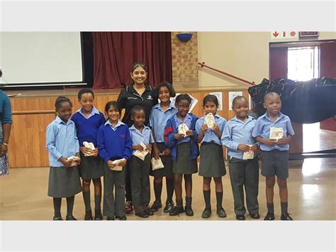 Vodacom staff read to pupils at Halfway House Primary School - Midrand Reporter