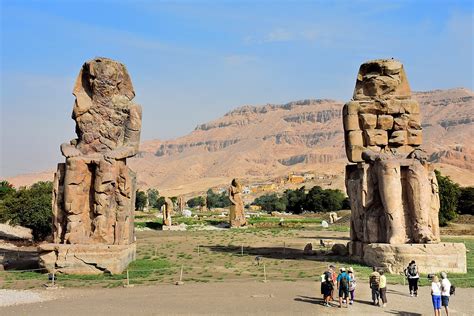 Colossi of Memnon - Wikipedia