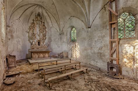 Photographer Finds Abandoned Buildings In Europe And Immortalizes Them In His Photos | DeMilked