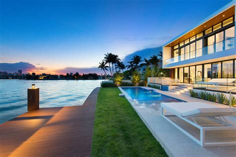 Miami Beach Waterfront Home Lists for $22.5 Million - WSJ