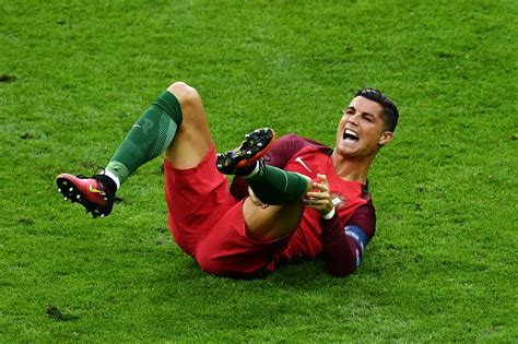 Cristiano Ronaldo hurt, cries in first half of Euro 2016 Final