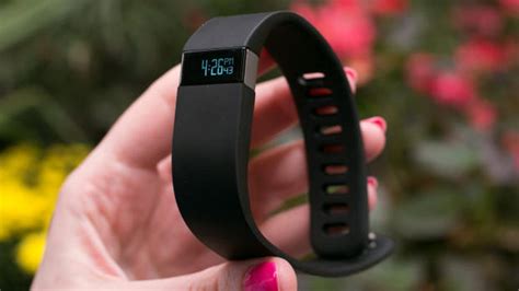 Fitbit's wearable lead stays strong despite Force recall - CNET