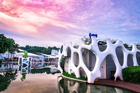 Sunset at VivoCity Roof Top Garden, it is a Shopping Mall Near Sentosa ...