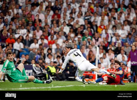 Lionel messi goal real madrid hi-res stock photography and images - Alamy