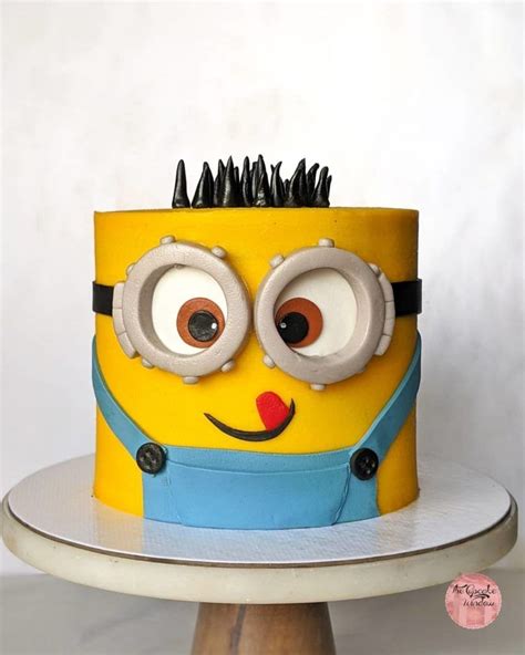 15 Super-Cool Minion Cake Ideas