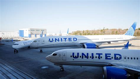 United Airlines Will Buy 110 Planes From Airbus and Boeing - The New York Times