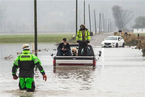 Over a dozen rescues in Snohomish County after record flooding on ...