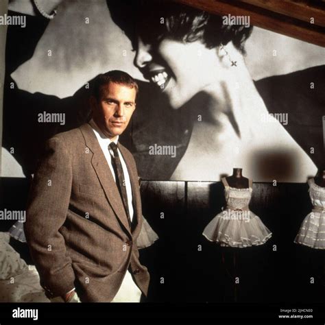 KEVIN COSTNER, THE BODYGUARD, 1992 Stock Photo - Alamy