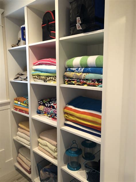 10+ Ideas For Towel Storage - DECOOMO