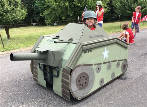 Cardboard WW1 army tank costume diy | Diy costumes kids, Kids army ...