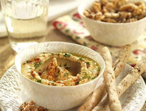 Hummus mit Walnuss-Vollkorn-Grissini | Rezepte, Lebensmittel essen, Hummus