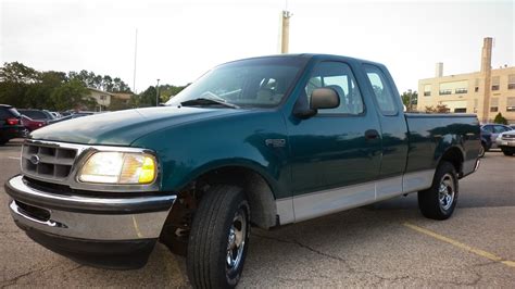 Green Ford F 150