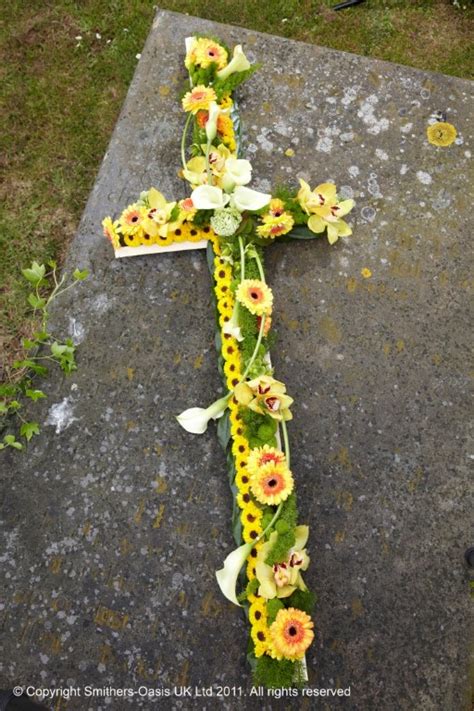 F011E Yellow Casket Cross – buy online or call 01904 768439