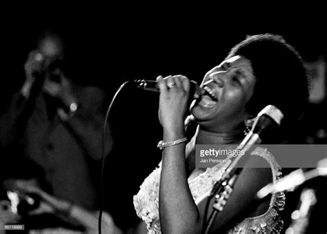 Photo of Aretha FRANKLIN, Aretha Franklin performing live onstage | Aretha franklin, Franklin ...