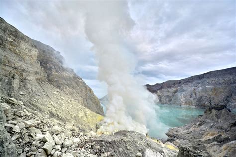 The Dark Secret of Kawah Ijen, Indonesia’s “Blue Fire” Volcano