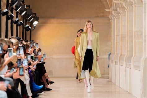 Victoria Beckham Spring 2023 Fashion Show Review | The Impression