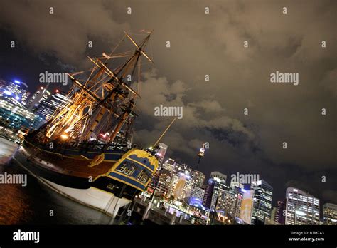 A night in the darling harbour Stock Photo - Alamy