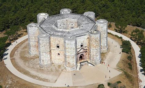 Trani - Castel Del Monte Unesco World Heritage - Bari: Triphobo