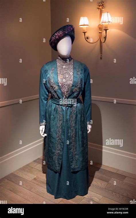 Maggie smith downton abbey hi-res stock photography and images - Alamy