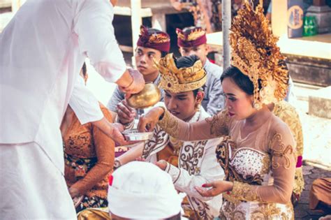 5 Traditional Indonesian Wedding Outfits | Bali Wedding