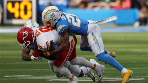 Trio of Chiefs suffer injuries in meaningless Week 18 game | Yardbarker