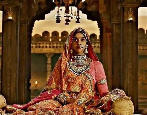 Anupriya Goenka as Rani Nagmati in Ghoomar song of Padmavati