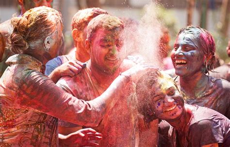 Holi 2018 Celebration in Maharashtra: Vibrant Photos of Holi in Mumbai ...