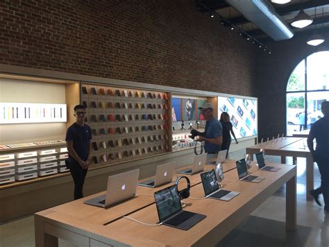 Apple is finally opening up a store in Brooklyn — and it looks just like you imagine it would - Vox