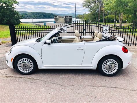 2013 Volkswagen Beetle Convertible Candy White w/ Beige Leatherette 2.5L 5 Cylinder This Vol ...