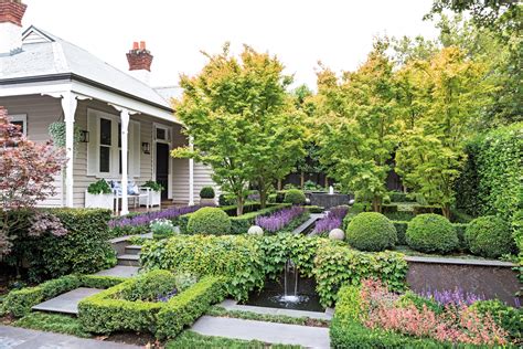 Serene and Green: a formal period-home garden - Completehome