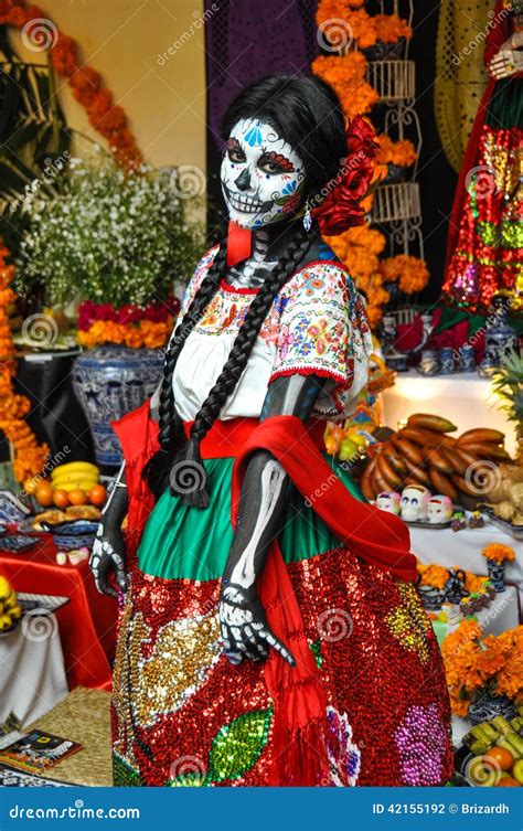 Woman Disguised for Dia De Los Muertos, Puebla, Mexico Editorial ...